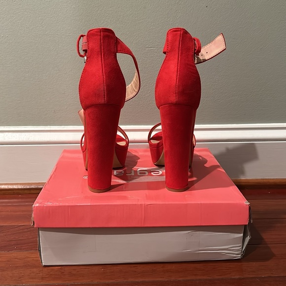Red women’s size 7 heels - Picture 3 of 4